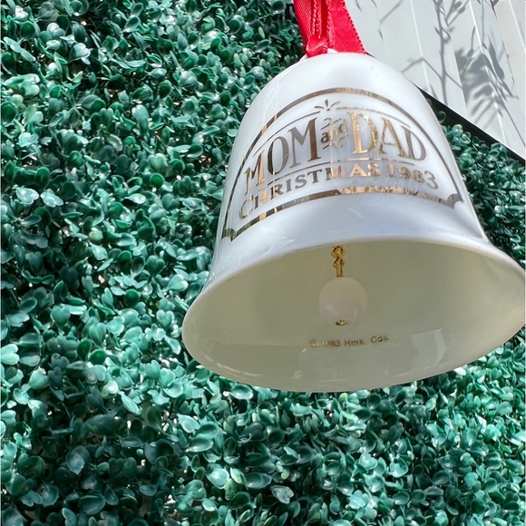 Vintage Hallmark 1983 Mom and Dad Christmas ornament - Picture 3 of 6